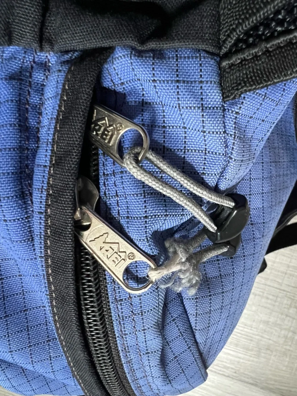 VINTAGE REI Little Teton Blue and Black Daypack with Bottle Pocket